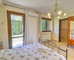 House | 6 bedrooms, individually furnished, bed sheets - Belvilla by OYO Villa Trecastagni (Trecastagni)