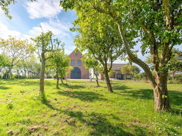 Villa | Garden