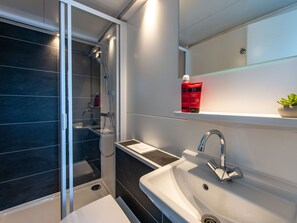 Mobile Home | Bathroom