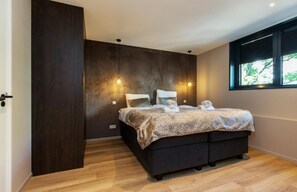 2 habitaciones, muebles diferentes y ropa de cama 