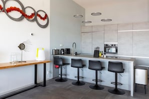 Apartment | Private kitchen - Spacious Flat With Views of the Harbour (Ouddorp)