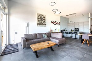 Apartment | Dining
