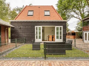 Exterior - Charming Holiday Home in Poortugaal With Garden (Poortugaal)
