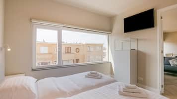 1 bedroom, bed sheets