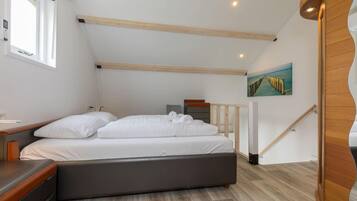 House | 1 bedroom, individually furnished, bed sheets