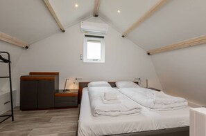 Casa | 1 habitación, muebles diferentes y ropa de cama