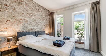 Stylish Farmhouse With Spa Tub