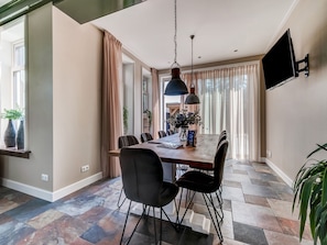 House | Dining