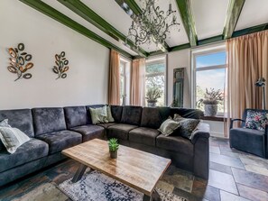 House | Living room - Stylish Farmhouse With Spa Tub (Kootstertille)