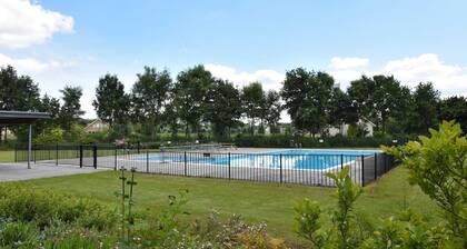 Pleasant Vacation Home With Shared Pool