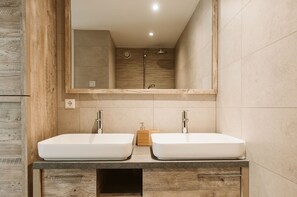 House | Bathroom