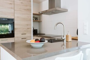 Private kitchen - Attractively Furnished Bungalow is Located 1.5 km From the Ouddorp Beach (Ouddorp)