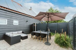 Terrace/patio - Village House, Authentic, Modern Living Room, Courtyard (Ouddorp)