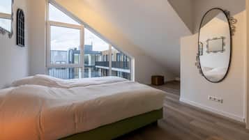 Căn hộ | 2 phòng ngủ, trang bị nội thất với thiết kế riêng biệt, bộ trải giường