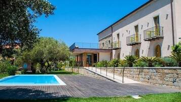 Villa | Pool | Indoor pool, outdoor pool