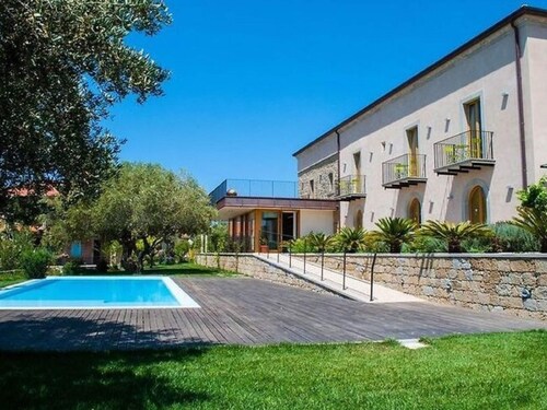 Belvilla by OYO Hotel Alimunera