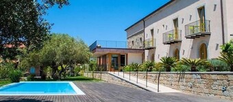 Belvilla by OYO Hotel Alimunera