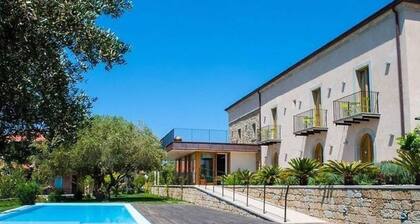 Belvilla by OYO Hotel Alimunera