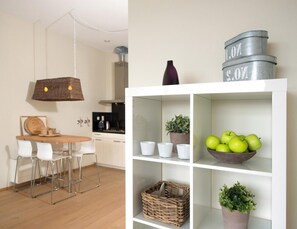 Apartment | Dining - Modern Apartment Overlooking the Harbor (The Hague)