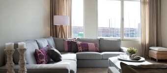 Modern Apartment Overlooking the Harbor