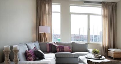 Modern Apartment Overlooking the Harbor