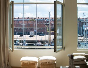 Apartment | Balcony - Modern Apartment Overlooking the Harbor (The Hague)