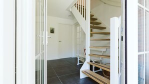 A staircase with wooden steps and white railings, leading to an upper floor. - Luxurious 6-person Holiday Villa With a Forest Garden of 4000 m2 (Ouddorp)