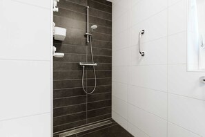 Casa | Baño | Regadera y toallas 