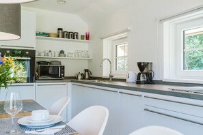 Casa | Cocina privada | Refrigerador, microondas, horno y lavavajillas 