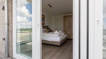 Căn hộ | 2 phòng ngủ, trang bị nội thất với thiết kế riêng biệt, bộ trải giường