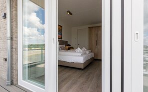 2 bedrooms, individually furnished, bed sheets