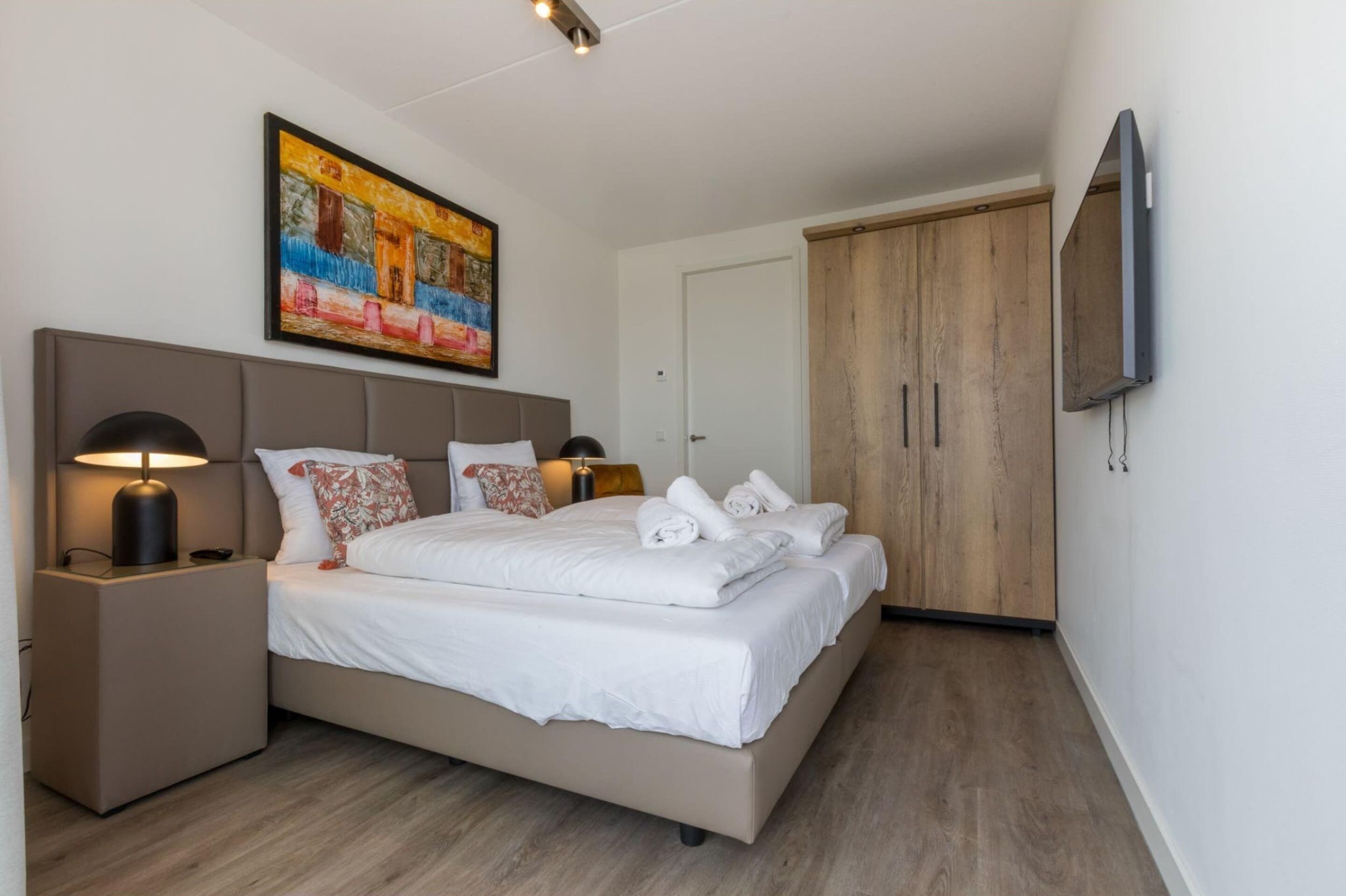 Apartemen | 2 kamar tidur dan dilengkapi dengan perabotan berbeda-beda