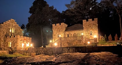 'The Castle Cottage' overlooking Lake George!