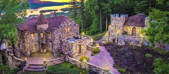 'The Castle Cottage' overlooking Lake George!