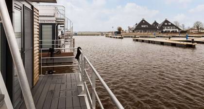 Houseboat With Stunning Views