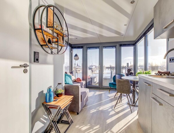 Mobile Home | Living room