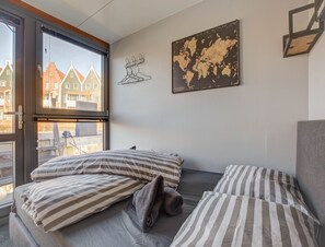 2 bedrooms, individually furnished, bed sheets