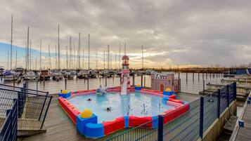 Mobile Home | Pool | Outdoor pool