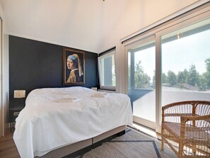 House | 4 bedrooms, individually furnished, bed sheets - Family House in Grou Near Water Sports (Grou)