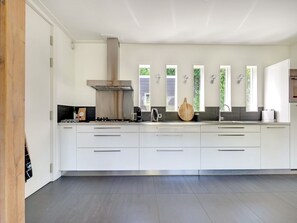 House | Private kitchen - Family House in Grou Near Water Sports (Grou)