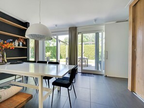 House | Dining - Family House in Grou Near Water Sports (Grou)