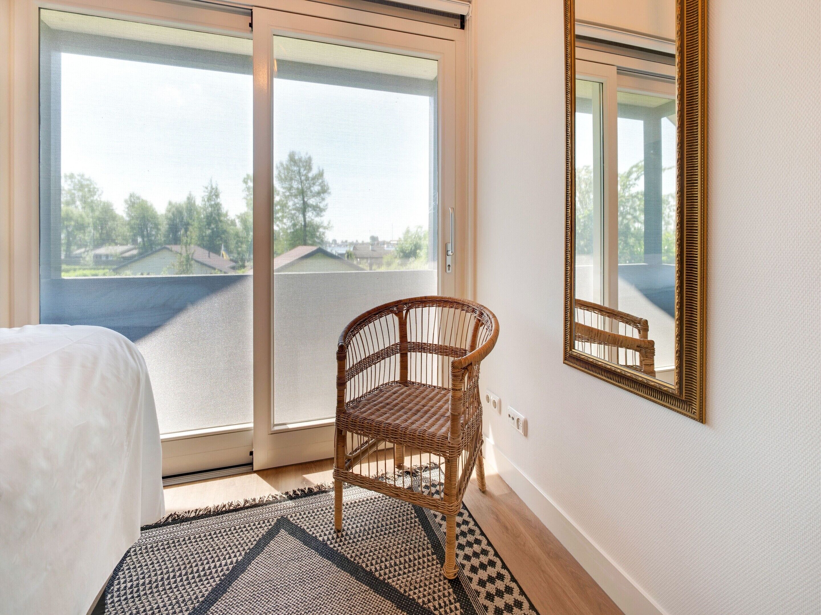 4 habitaciones, muebles diferentes y ropa de cama 