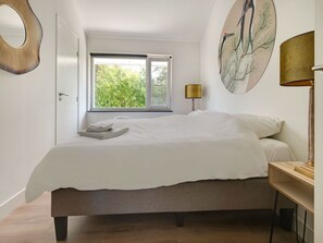 Nhà | 4 phòng ngủ, trang bị nội thất với thiết kế riêng biệt, bộ trải giường 