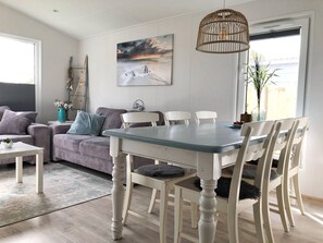 Chalet | Dining - Rural Chalet in Sint Maarten With Shared Pool (Sint Maarten)