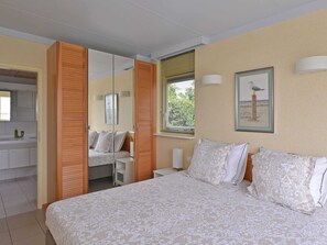 3 camere, con arredamento individuale