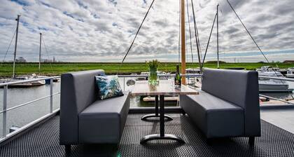 Water Lodge Kamperland With Scenic Terraces