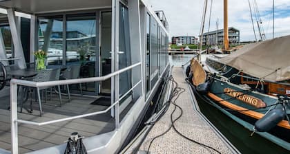 Water Lodge Kamperland With Scenic Terraces