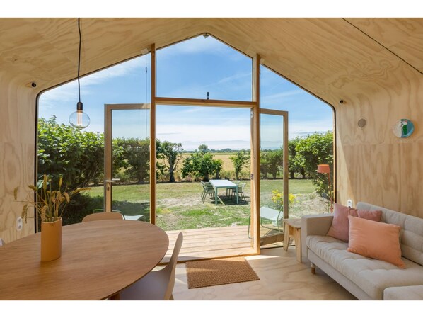 Living room - Tiny House in Zeeland Near Oranjezon Dunes (Vrouwenpolder)