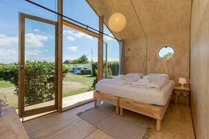 2 habitaciones, muebles diferentes y ropa de cama 