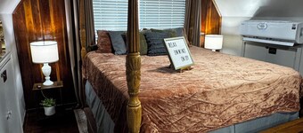 Meadowview Guest House -Couple's Hot Tub Getaway-1 Bedroom Studio